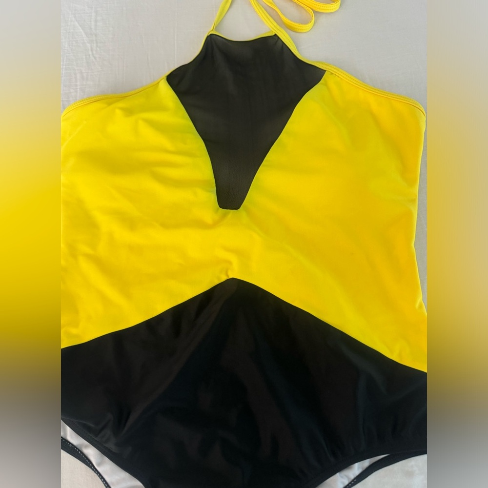 Sporty swim Black & Yellow Halter top style 1 piece one piece swimsuit. Large L - Picture 2 of 9